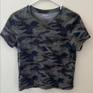 Arizona Jean Co. Women's Camo Pocket Tee - Olive & Black